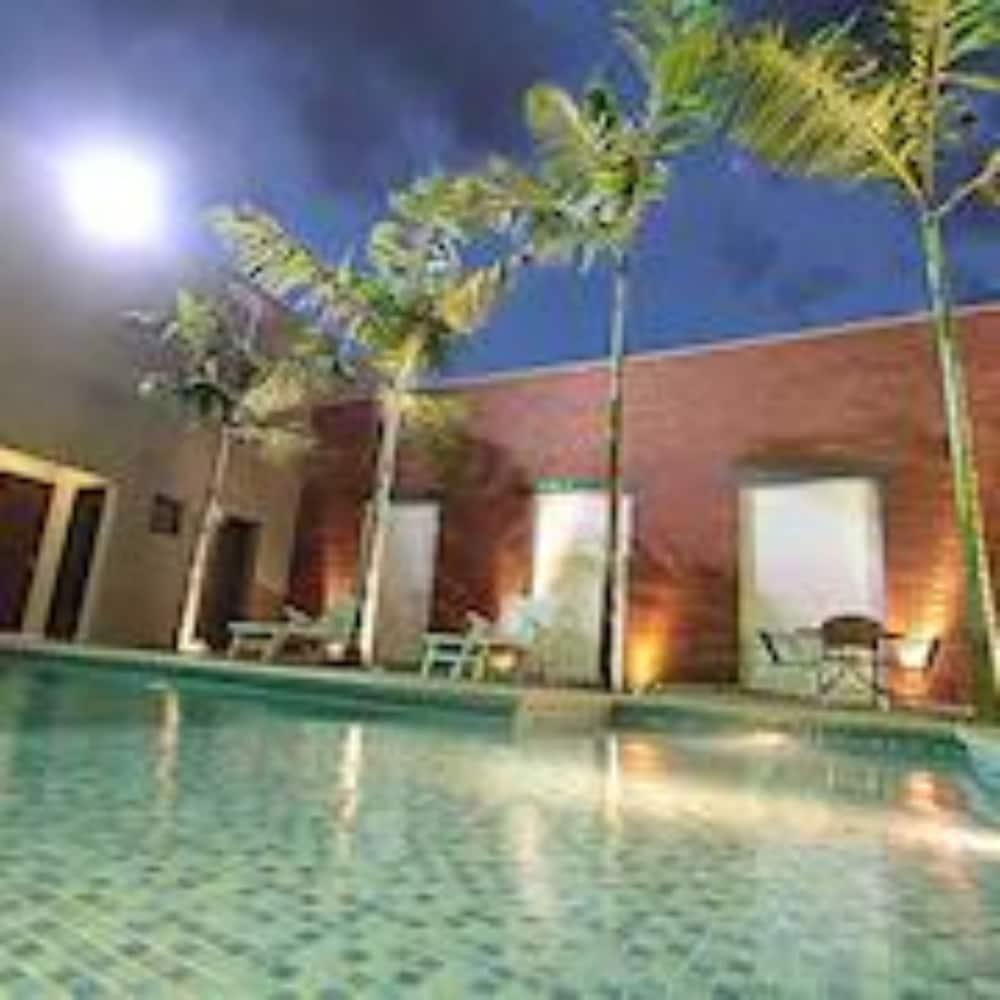 Oasis Tower Hotel